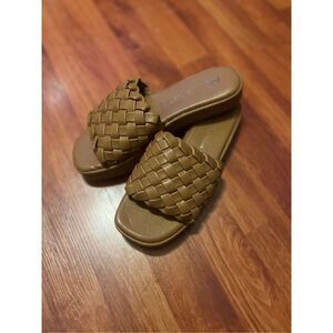 NWOT. Anne Klein Brown Braided Flats Shoes. Size 71/2.